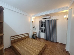 bán nhà gần ngã tư mai động 28m2, 5 tầng. ba gác qua 5.15 tỷ