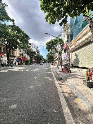 bán nhà mặt phố đẹp tại phố huế, 240 tỷ, 240 m2, nhiều tiện ích