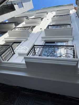 không có căn thứ 2. nhà đẹp tôn đức thắng, thoáng sáng, mới kính koong 6 tầng thang máy.