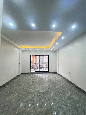 bán nhà ngõ ô tô đỗ cửa hoàng quốc việt, cầu giấy- 45 m2 x 6t thang máy, mặt tiền 4 m- 16,5 tỷ.