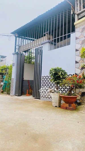 nhà sổ hồng riêng gần bến xe tân đông hiệp