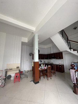 nhà 3 lầu đường số 48 hiệp bình ngay chợ hiệp bình siêu thị gigamal 5pn garaoto