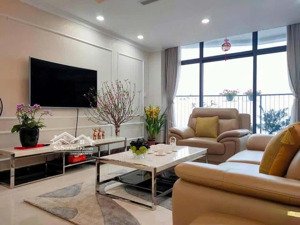 1 căn góc 2pn duy nhất 6th element. 87m2 tầng trung đẹp. sẵn sổ, lót xe. lh: 0911,717,886