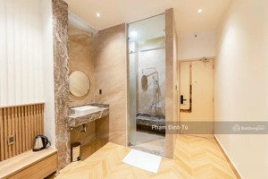 bán khách sạn thống nhất p11 dt 6.7x24m hầm 7 lầu với 30p doanh thu 250tr/th chỉ 23 tỷ