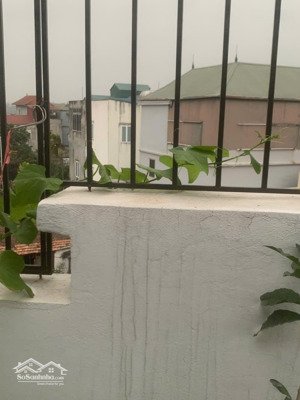 nhà ở mới xây 2024 3 tầng ở 1 tâng thượng thoáng mát 3 mặt thoáng, căn gốc