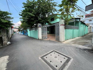 chính chủ cần bán nhà quận 2, căn góc 2 mặt tiền, nhà dân xây chắc chắn,sổ đỏ sẵn, giá 17,9ty