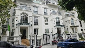 tôi chính chủ bán căn biệt thự hdi tây hồ, diện tích 132m2, mt 8.5m, xây 4 tầng +hầm, view vườn hoa