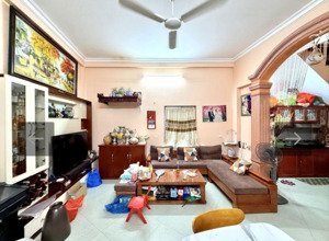 không thể tin nổi nhà 100m 3 tầng ngõ oto 15m ra đường ô tô tránh. phố nguyễn sơn mà giá chỉ 14 tỷ