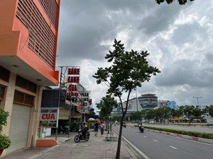 cho thuê nhà 2 mặt tiền ( phạm văn đồng + kha vạn cân ) gần gigal mall diện tích đất: 300m2