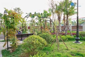 biệt thự vip lô góc 03 mặt tiền. diện tích 200m2, thiết kế 04 tầng, hầm. full điều hoà, thang máy.