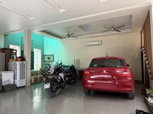 bán nhà lô góc gia thuỵ, nguyễn văn cừ, 140m*4 tầng, mặt tiền 24m, đương 2 ô tô tránh. 