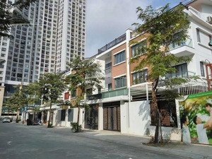 biệt thự lô góc siêu đẹp. diện tích 330m2, mặt tiền 20m, 05 tầng, đủ hệ thống điều hoà, thang máy.