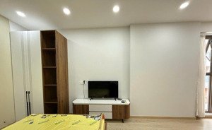 cho thuê căn studio millennium đầy đủ nội thất. chỉ cần sách vali vào ở ngay. lh 