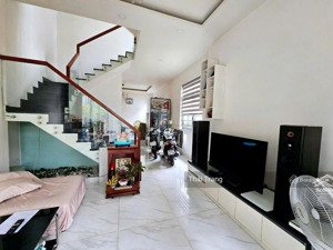 chính chủ bán nhà mặt tiền phố an khánh quận 2. dt 110m2 đang cho thuê