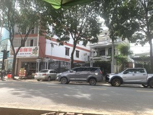 bán nhà gần ngã 3 nam sanh tdm, dt 12x36m có 200m2 thổ cư, nhà 3 tầng kiên cố, vị trí đắt địa