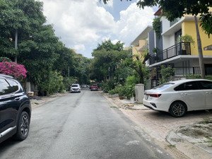 cần bán nhà biệt thự đơn lập dự án the garland feliza quận 9, nhà thô chủ đầu tư giao.