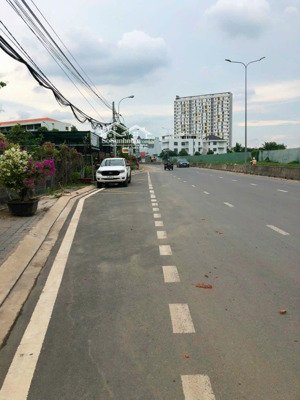 bán lô đất mặt tiền bưng ông thoàn phú hữu q9 dt 156m giá 10 tỷ ngang 4,2 m nở hậu 5,5m shr