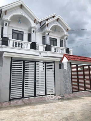 bán nhà 1 trệt 1 lầu gần chợ hóa an