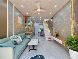 nhà cho thuê có dòng tiền14tr/tháng ở đ.nguyễn trãi, dĩ an cách khu công nghiệp sóng thần 100m.