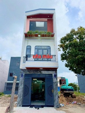 bán nhà đang xây dựng sắp hoàn thiện giá tốt trong kdc gần chợ đông đô