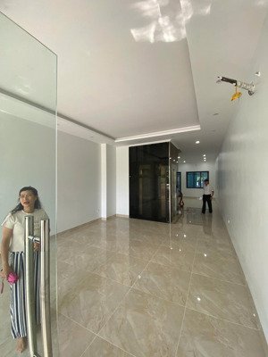 cho thuê nhà đường hồ tùng mậu, dt 100m2, 5 tầng, nhà mới, đầy đủ thang máy điều hòa, giá chỉ 45tr