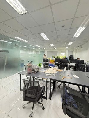 cho thuê văn phòng 100m2, giá 19 triệu gần phố nguỵ như kon tum, thanh xuân, chia sẵn phòng, thoáng