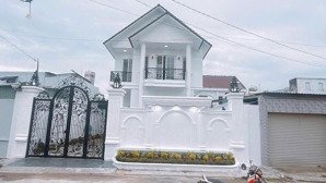 giảm 500 triệu bán biệt thự đường 10m song hành, hóc môn, 10mx22m, đúc 1 lầu, giá: 8.990 tỷ