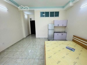 phòng cho thuê kdc trung sơn giáp q7,8. full nội thất vào ở ngay. diện tích:35m2. giá: 5,5tr/tháng.