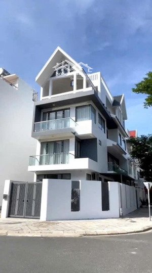 nhà đẹp 4 tầng căn góc thích quãng đức, p nam nha trang giá 32t/tháng