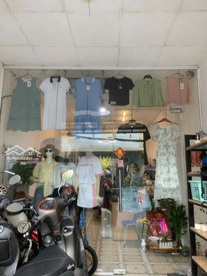 trường sa, phú nhuận, sang shop quần áo, full kệ tủ & vật tư