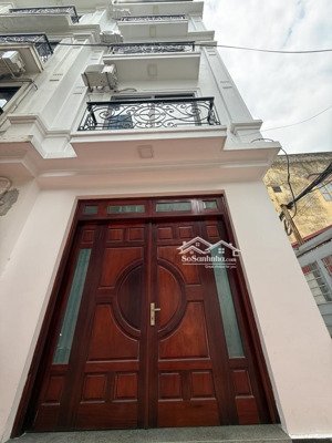 nhà đẹp thạch bàn lô góc ô tô đỗ cổng , gần aeon
