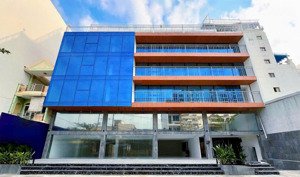 cho thuê toà văn phòng đẹp 20m x 20m hầm trệt 5 lầu trống suốt