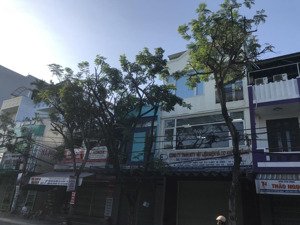 bán nhà đường hà huy tập, dt100m2, đường rộng 7m kẹp kiệt bên hông 4m siêu đẹp