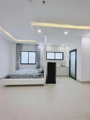 cho thuê căn hộ 45m2 full nội thất gần ngã tư hàng xanh sát đh hutech, ngoại thương, uef, hồng bàng