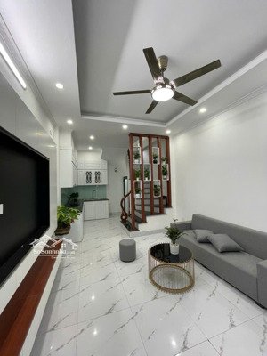 3,5 tỷ nhà đẹp phụng châu 31,5 m2 x 5 tầng full nội thất gần ô tô