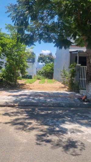 cần bán đường 7m5 khu tân trà, giá 4,5 tỷ dt 100m sạch đẹp ,gần biển gần sông thích hợp ở và đầu tư