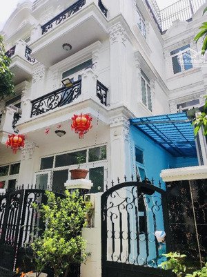 hà huy giáp q12 nhà 4 tầng khu vila anh đào. dt 68m2 (5.8x12m) 4pn, 5wc,giá 6.3 tỷ hẻm6m