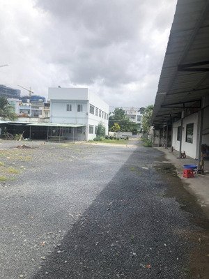 cho thuê khu tổ hợp nhà + đất đường cây keo tam phú giá từ 20tr/th (nhà 2 tầng, văn phòng, bãi xe)