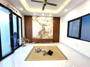 bán dân xây 35m2, mt 4m, lạc long quân, gần ô tô, wieu đẹp, nhỉnh 8 tỷ