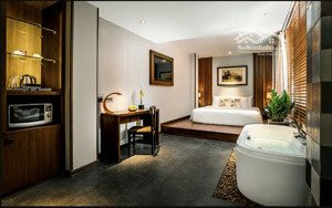 cho thuê toà khách sạn 3 sao - 75 phòng- mt chợ bến thành,q1- ngang 10m- giá: 1,3 tỷ/th