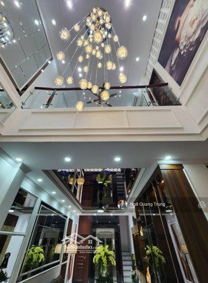 chính chủ bán biệt thự ngọc khánh, full nội thất đẹp dã man khách mua chỉ việc vác vali về ở...