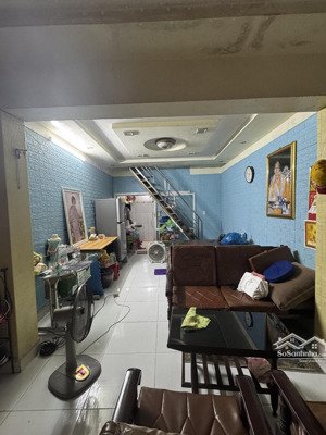 bán nhà cấp 4 diện tích 40m2 đối diện bến xe khách thượng lý sở dầu hồng bàng. giá 1.55 tỷ