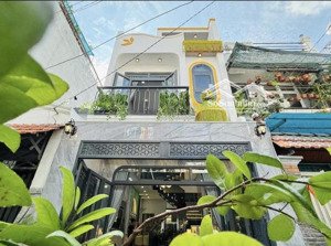 hạ 300triệu bán nhà phạm văn hai p2 tân bình. giá 2tỷ8/72,3m2 gần chợ phạm văn hai. cho thuê 18tr/t