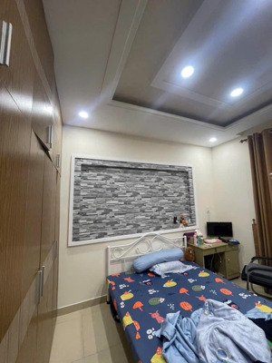 bán nhà 1 trệt 2 lầu hẻm xe hơi 5m. ngay phở huỳnh trâm đường số 8. cách quốc lộ 13 chỉ 100m