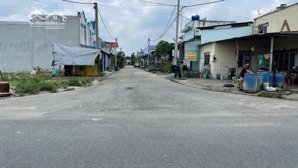 bán dãy kiốt 2 tầng, căn góc 2 mặt tiền đường nhựa 8m thông kdc tân đức, đang cho thuê 20tr/tháng