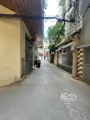 bán gấp nhà phố lê trọng tấn - ô tô cách 10m - 3 thoáng - gần mặt phố.