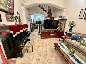 61m chỉ 10.6 tỷ đội cấn trung tâm ba đình thông hoàng hoa thám ở ngay - nhà dân xây