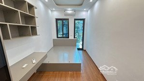 siêu phẩm 28m 5 tầng phố thinhk quang trung tâm đống đa lô góc 30m ra ôtô.