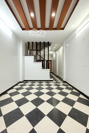 sốc quá chính chủ bán nhà hoàng mai 49,6m chỉ 8,2tỷ dân xây kcbt 20m ra oto tránh cạnh đền lừ