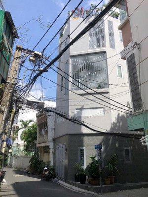 góc 2mt xh 7 chỗ tránh nhau. vip hồ biểu chánh phú nhuận dt: 6,5x7m nhà nh tài lộc